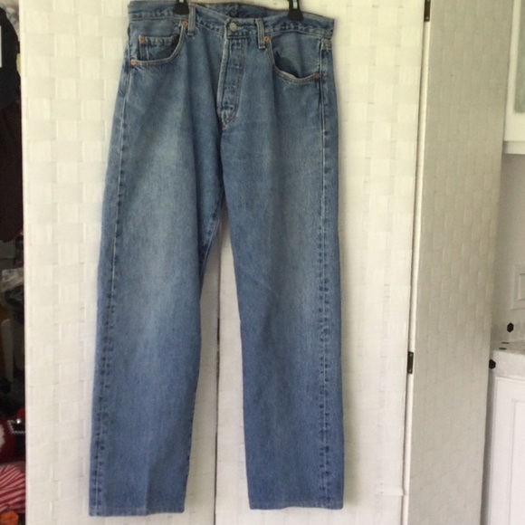Mens Levi Jeans size waist 34 length 32 zipper front pockets color blue #613 - Picture 1 of 7